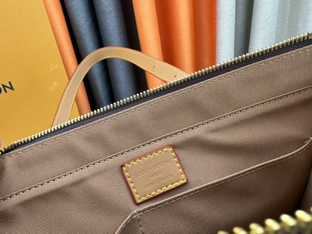 👜 Luxury Monogram Handbag
Elegant